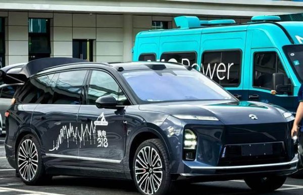 最专业的股票配资公司 标配3颗激光雷达，尺寸进一步加大，第三代蔚来ES8实车现身街头