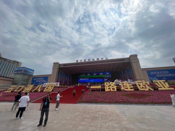 股票配资业务 第十五届喀交会开幕，上海元素点亮新疆好物