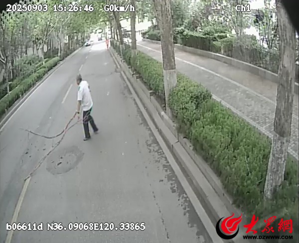 股票配资业务 公交司机停车清障暖人心，小小善举守护道路通畅